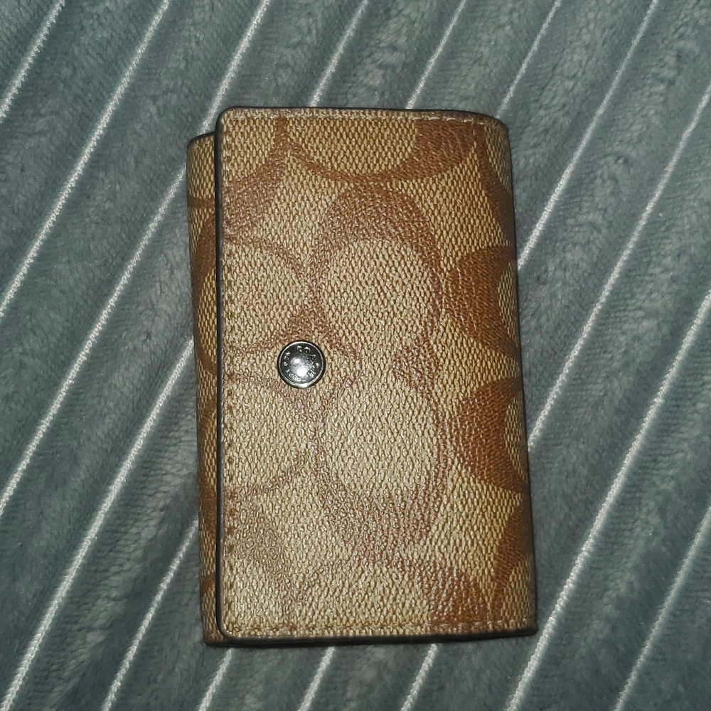 Coach - Five Ring Key Case In Signature Canvas - (Great Condition)
